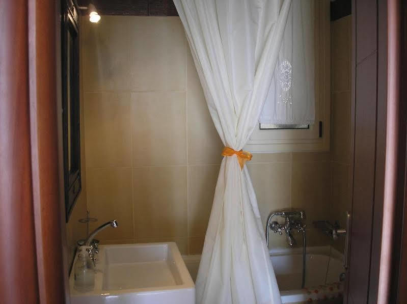 Nostimon Emar Apartment ลูร์ดฮาตา ภายนอก รูปภาพ
